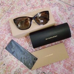 (Burberry} sunglasses ~ dark havana